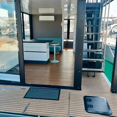 Hotel en barco Houseboat - Maggiore Con Jacuzzi *