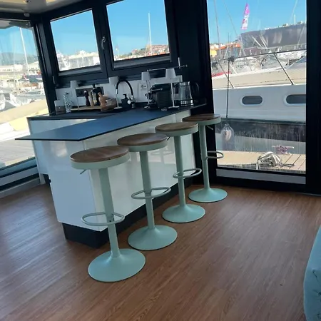 Houseboat - Maggiore Con Jacuzzi Hotel en barco