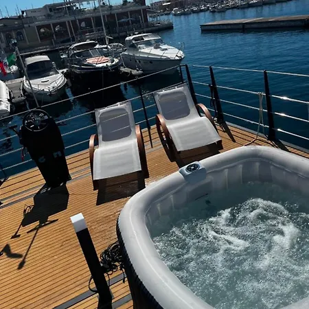 Houseboat - Maggiore Con Jacuzzi Botel *