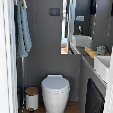 Houseboat - Maggiore Con Jacuzzi Botel *