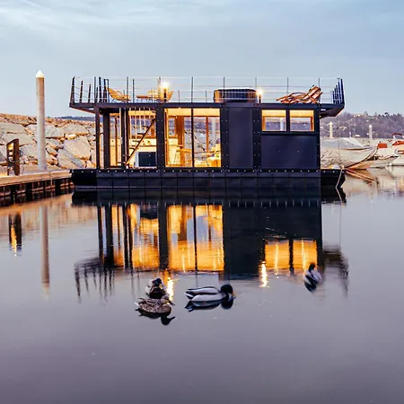 Hotel en barco Houseboat - Maggiore Con Jacuzzi Dormelletto