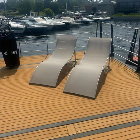 Houseboat - Maggiore Con Jacuzzi Hotel en barco *